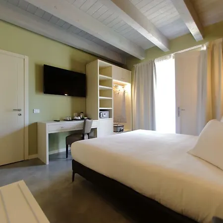 La Boheme Chambres 4*